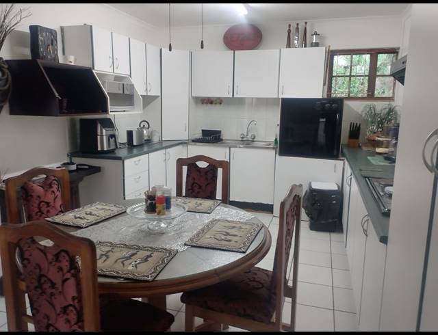 5 BEDROOM HOUSE FOR SALE IN BLUFF